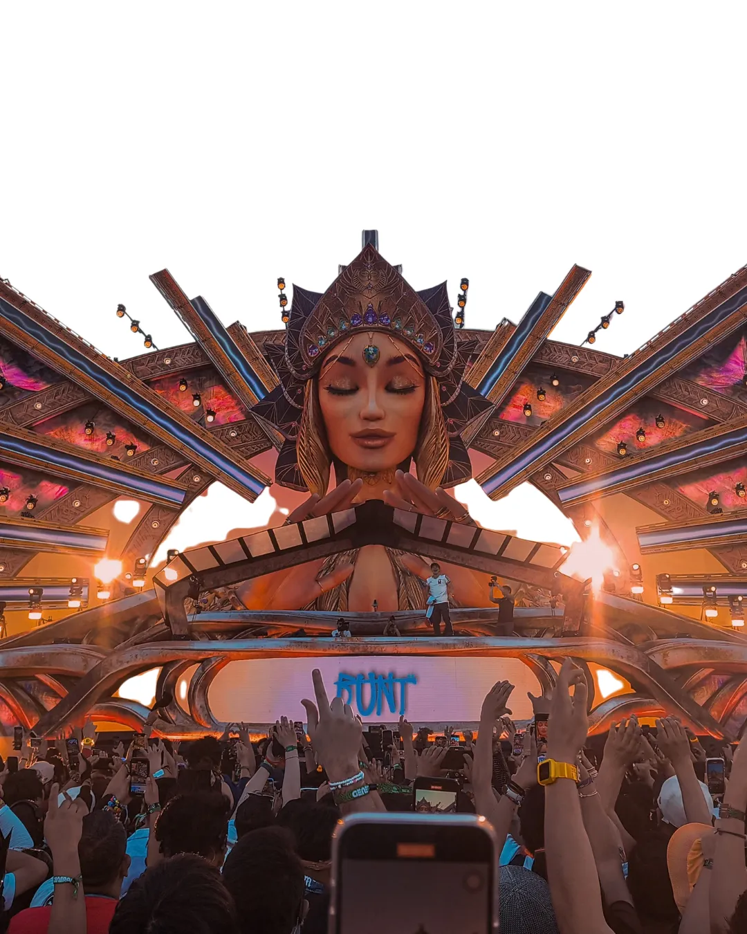 EDC Colombia 2026: ARTBAT y Alesso cerraron una primera jornada cargada de electrónica en Medellín