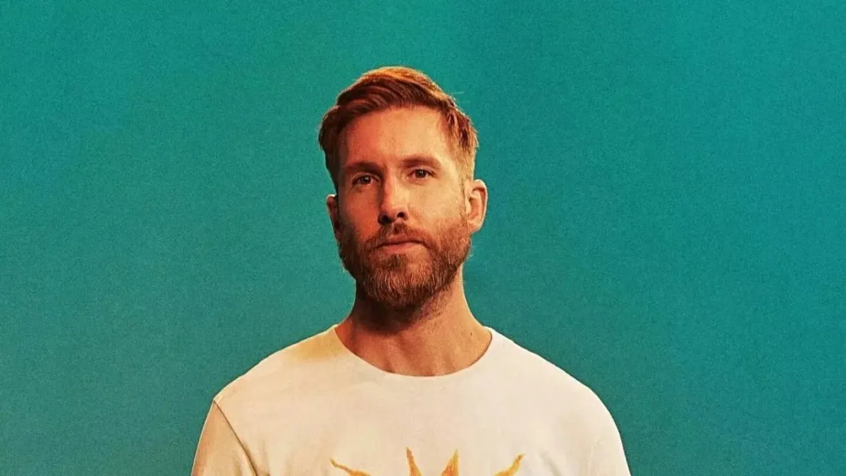 Retrato de Calvin Harris sobre fondo verde